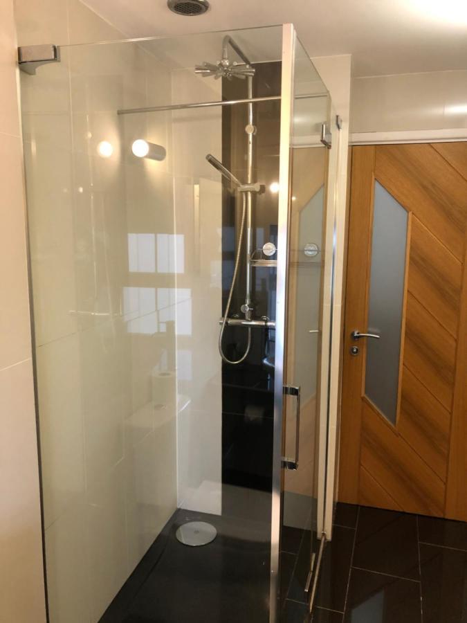 Number 19, Cardigan Apartman Kültér fotó